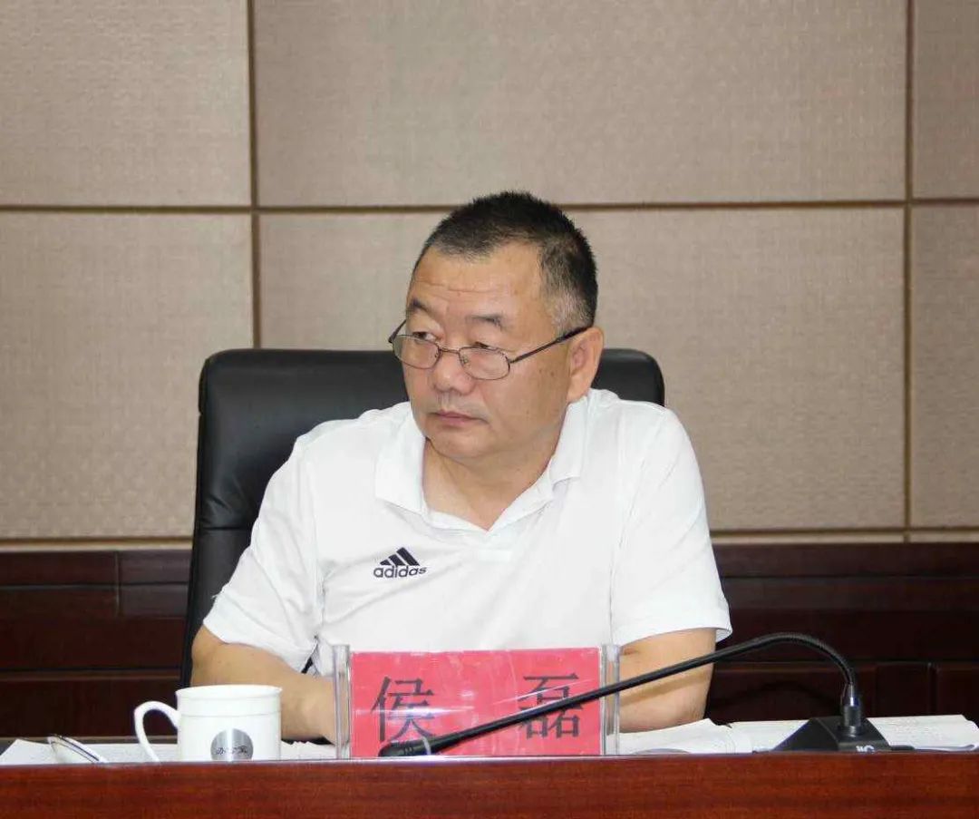 天水中院党组成员,副院长刘新平,张永忠分别汇报了全市法院扫黑除恶