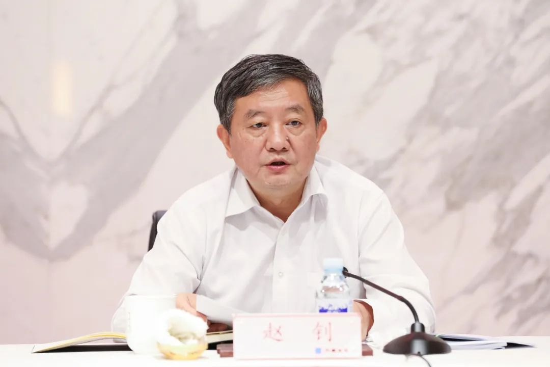 赵钊就贯彻落实会议精神强调,要迅速传达学习,进一步增强责任感,紧迫