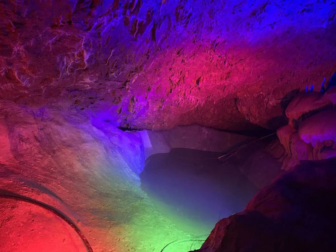 溶洞形成于2亿年前发现于19世纪是东北已发现的海拔最高,落差最大