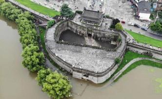 洪水来袭，安徽900年古城墙再显神威：中国古代抗洪防涝设计有多强？