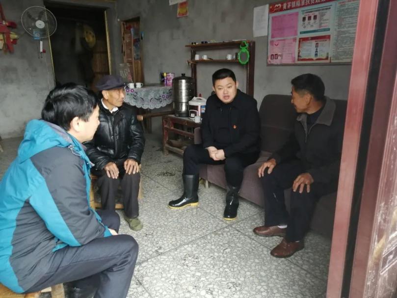 万载的花炮产业重镇,面对传统花炮产业近年来逐步陷入困境,黄平想方设