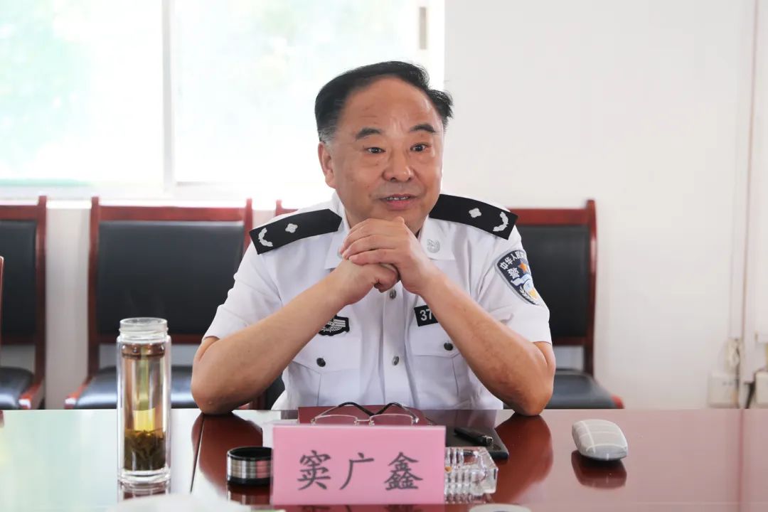 监狱长陈友庆,政委高运展,副监狱长张心勇,副政委崔卫东等同志陪同