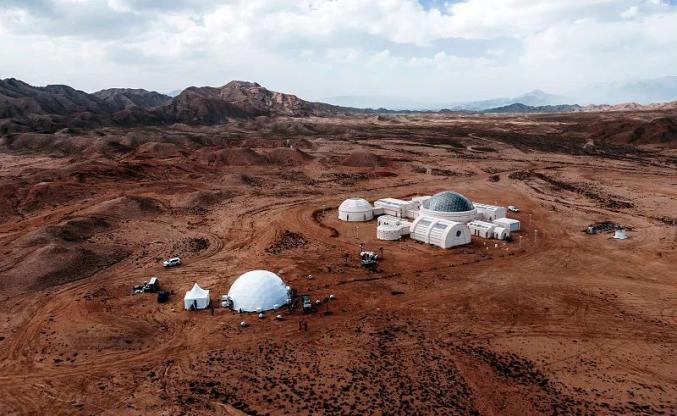 许多科幻大片都以火星为背景拍摄,科学家也在设想让人类移民火星,但是