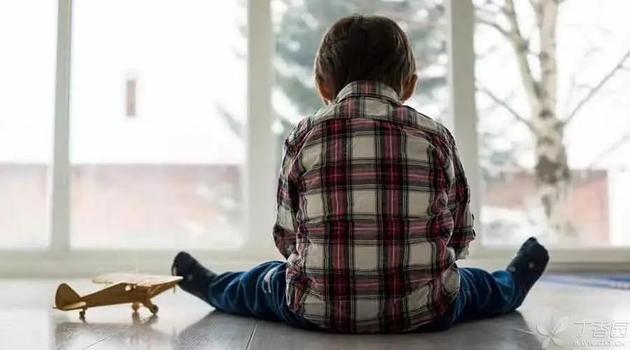 和治疗是关键,所以,当务之急是重视孤独症群体,开展早期筛查,早期干预