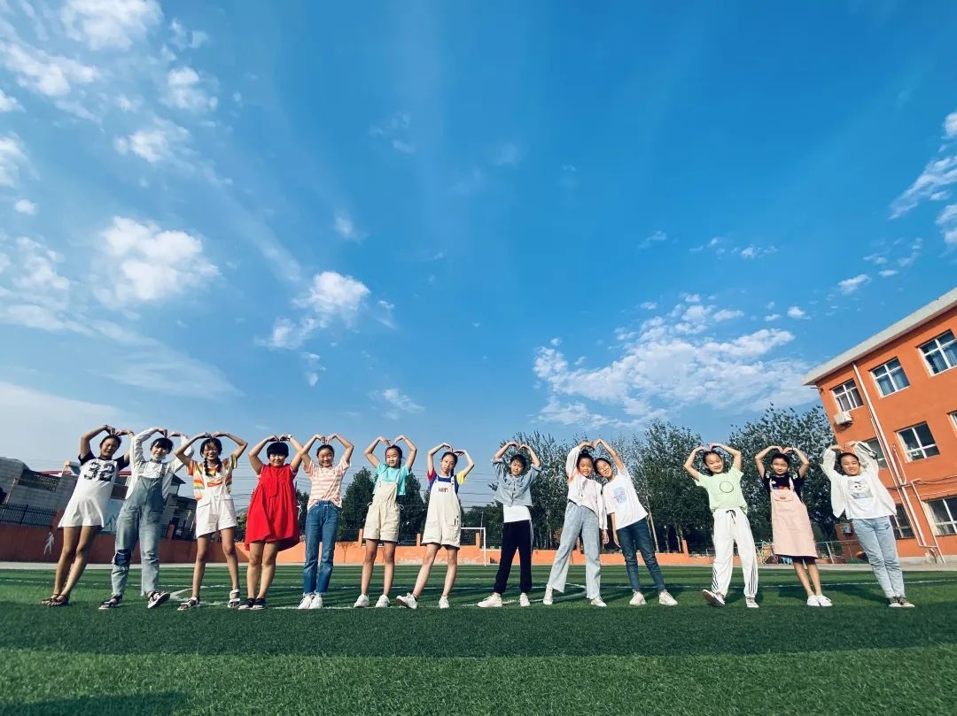 毕业季他们用最美的姿态告别母校