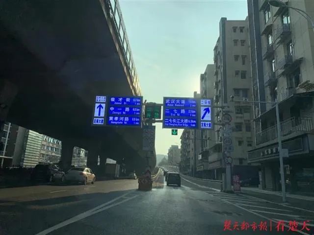 发展大道三眼桥二环线上桥匝道金桥大道兴业路上桥匝道:往二七长江