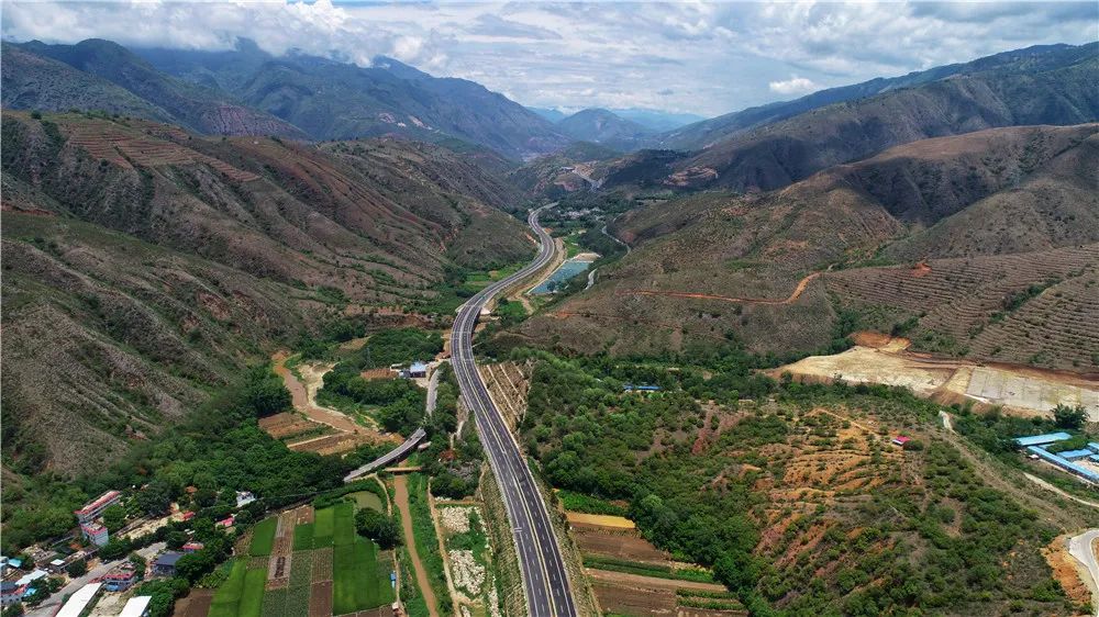 一个高速梦四年荆棘路