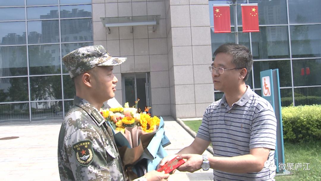 抗洪勇士冒小驰醒了庐江人民牵挂你