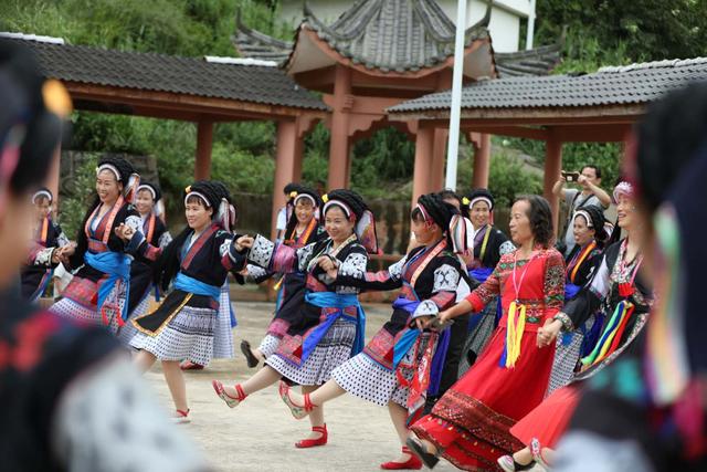 布依六月六0202浓情美酒迎客来