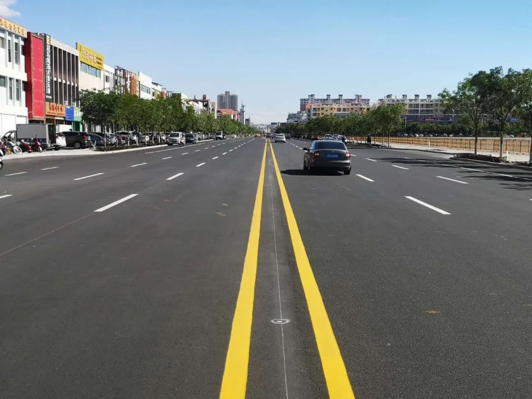 什么是双向六车道图 411.jpg