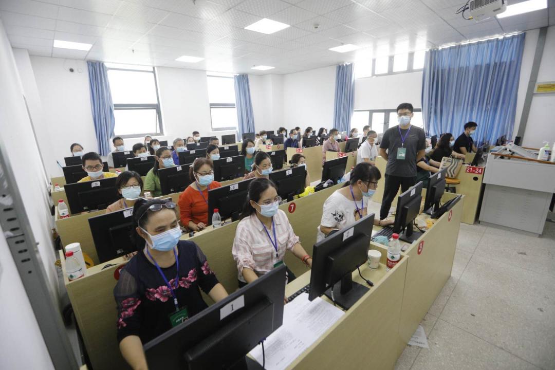 多图直击黄石中考阅卷现场