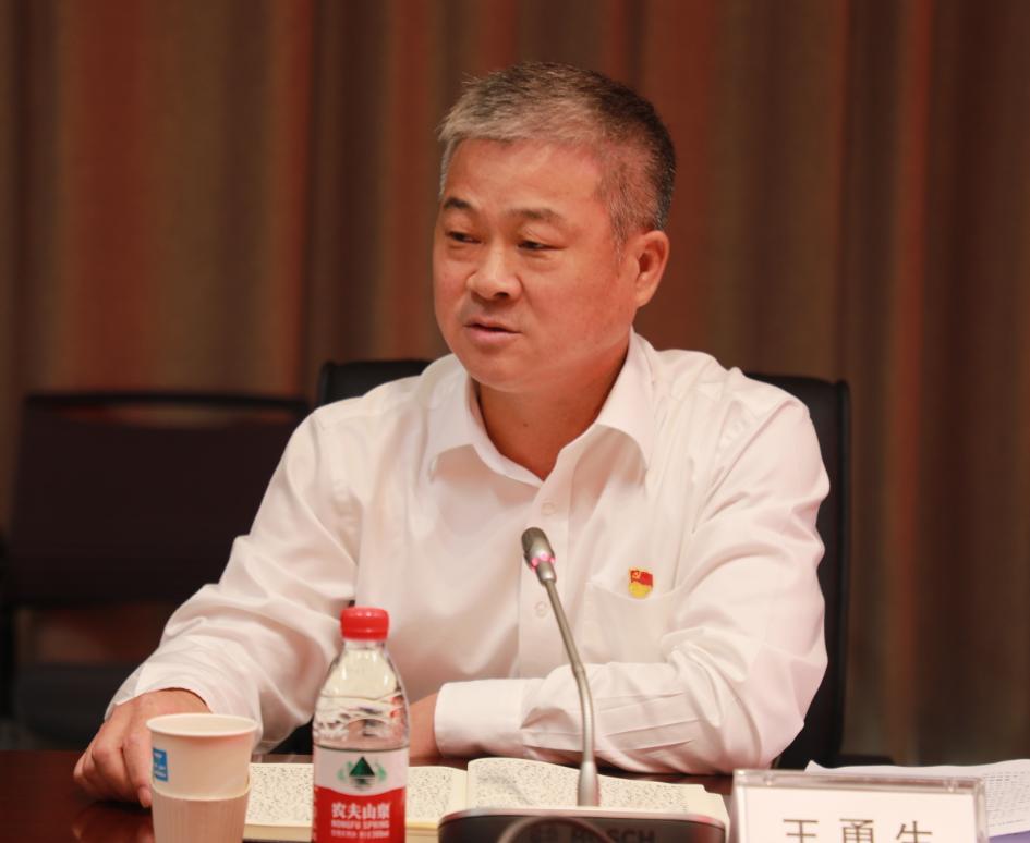 培训中,李德全从文明和文化的含义和关系,文明的层次,群众性精神文明