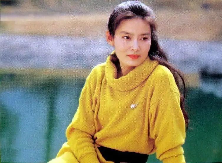 《大红灯笼高高挂》《红粉》《太阳照常升起》 改编自苏州作家苏童,叶