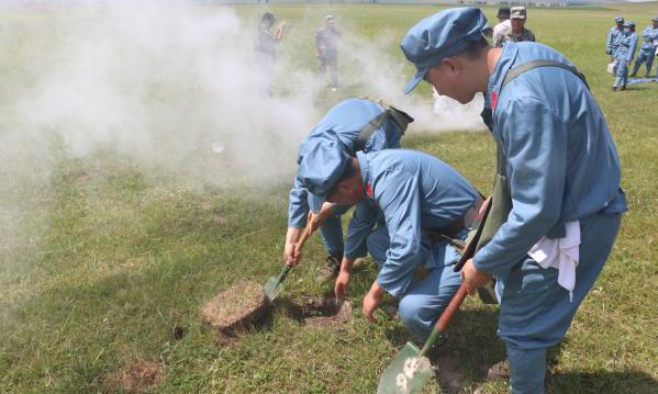 市旗两级人大常委会联合开展“不忘初心、重走长征路，继续前进、永远跟党走”主题党日活动