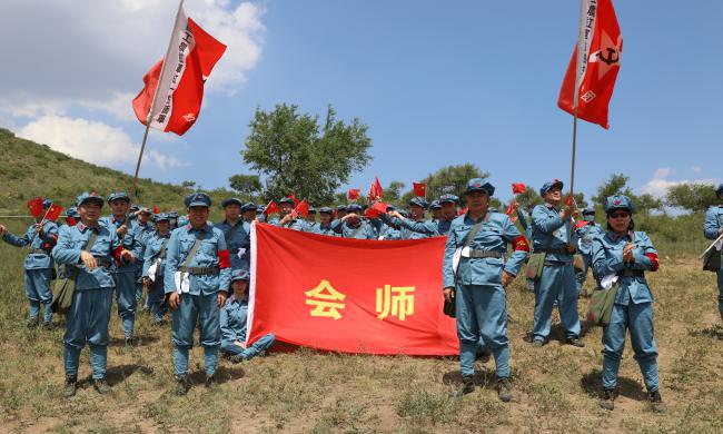 市旗两级人大常委会联合开展“不忘初心、重走长征路，继续前进、永远跟党走”主题党日活动