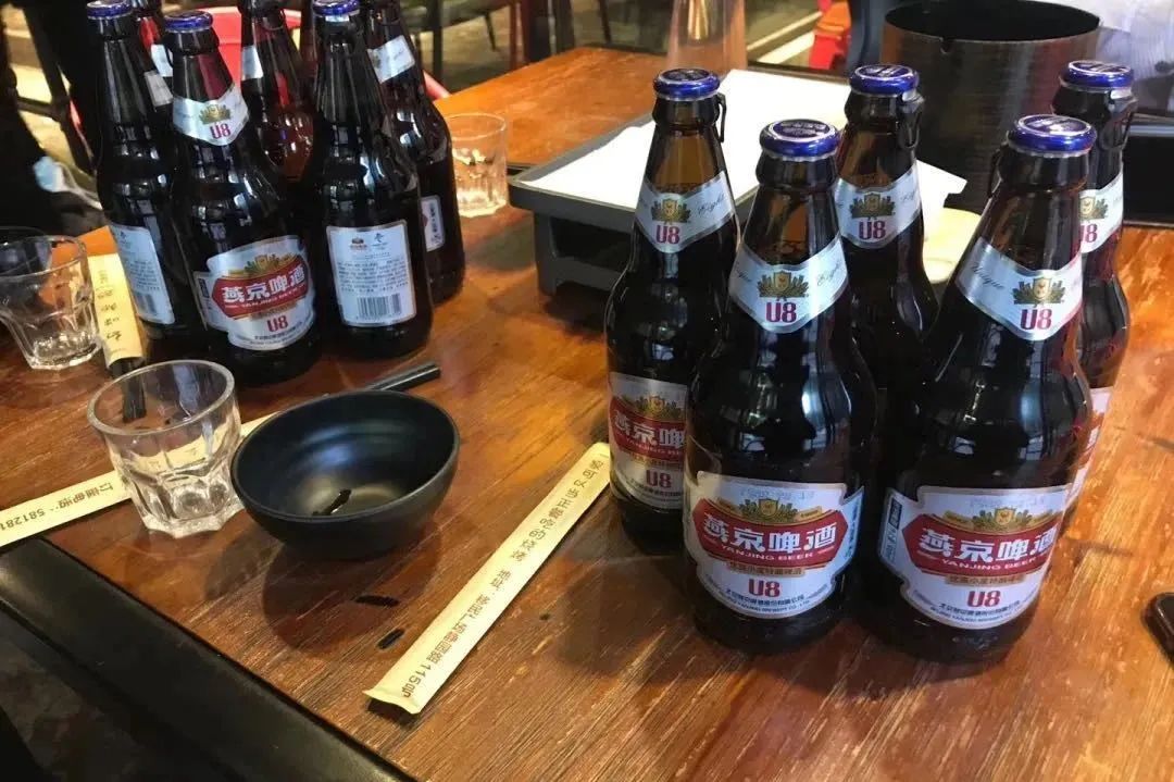 啤酒酒桌照片图片