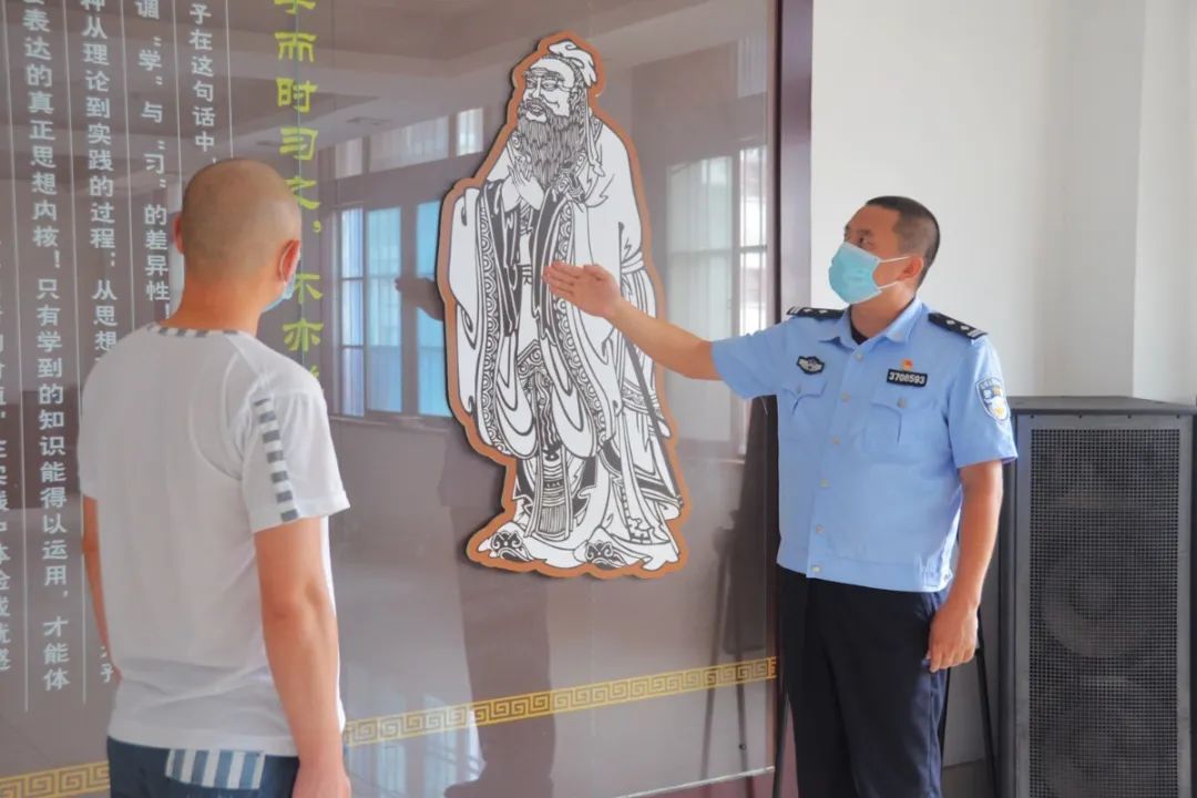 支部始终坚持问题导向,通过"从干警中来",让党员干警畅所欲言,各抒己