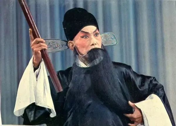 昆曲《十五贯》 周传瑛饰况钟黑脸的包公请问,在公案剧中,谁的戏份最