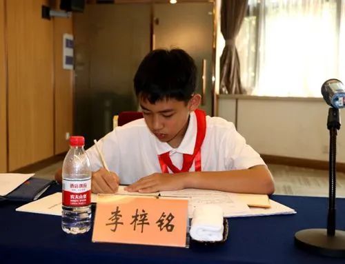 东风拂来满是春:台籍少先队员李梓铭出席中国少年先锋队第八次全国