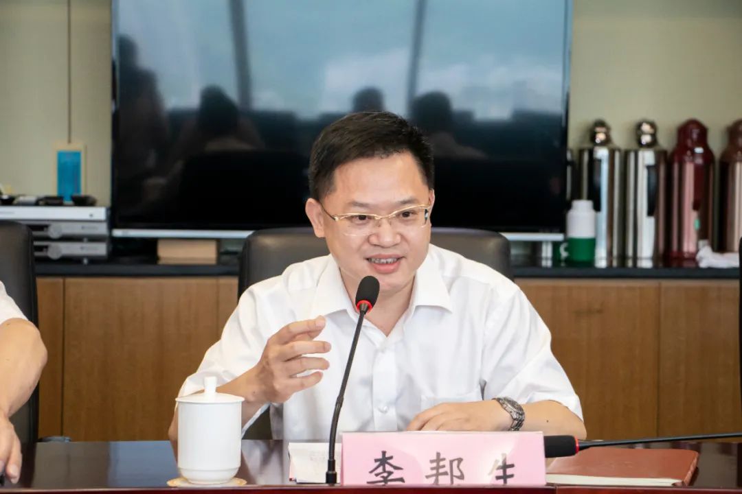 李邦生充分肯定了各民主党派上半年在疫情防控,两会履职,创新工作上所