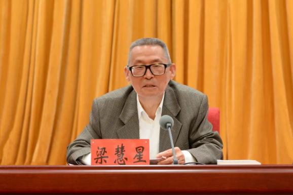 此次专题讲座由云南省检察院党组副书记,副检察长黄为华主持,邀请了