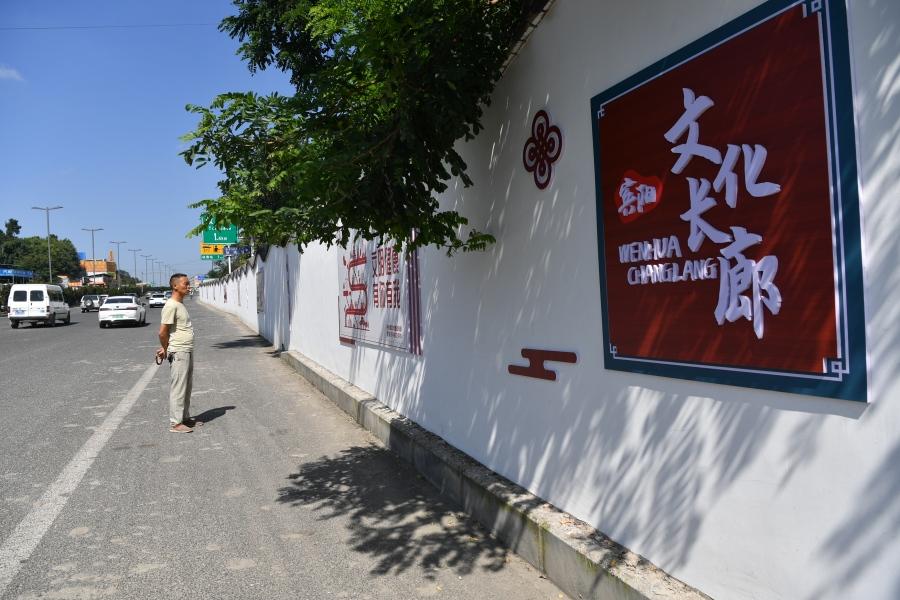 500米白墙引围观来观山湖区宾阳街道一探究竟