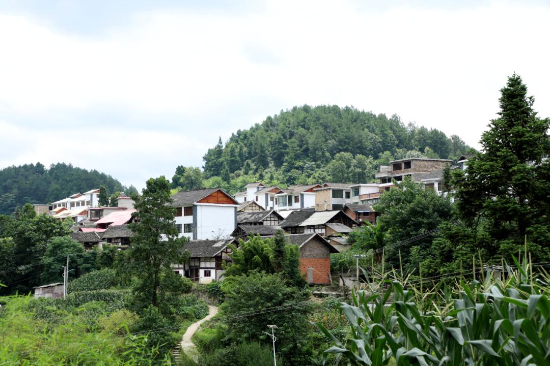 六屯镇独山村做文明乡风标杆村走文旅融合发展新路子