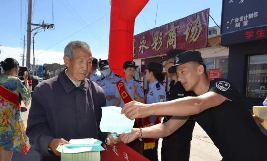 广泛开展人口普查宣传_人口普查宣传图片