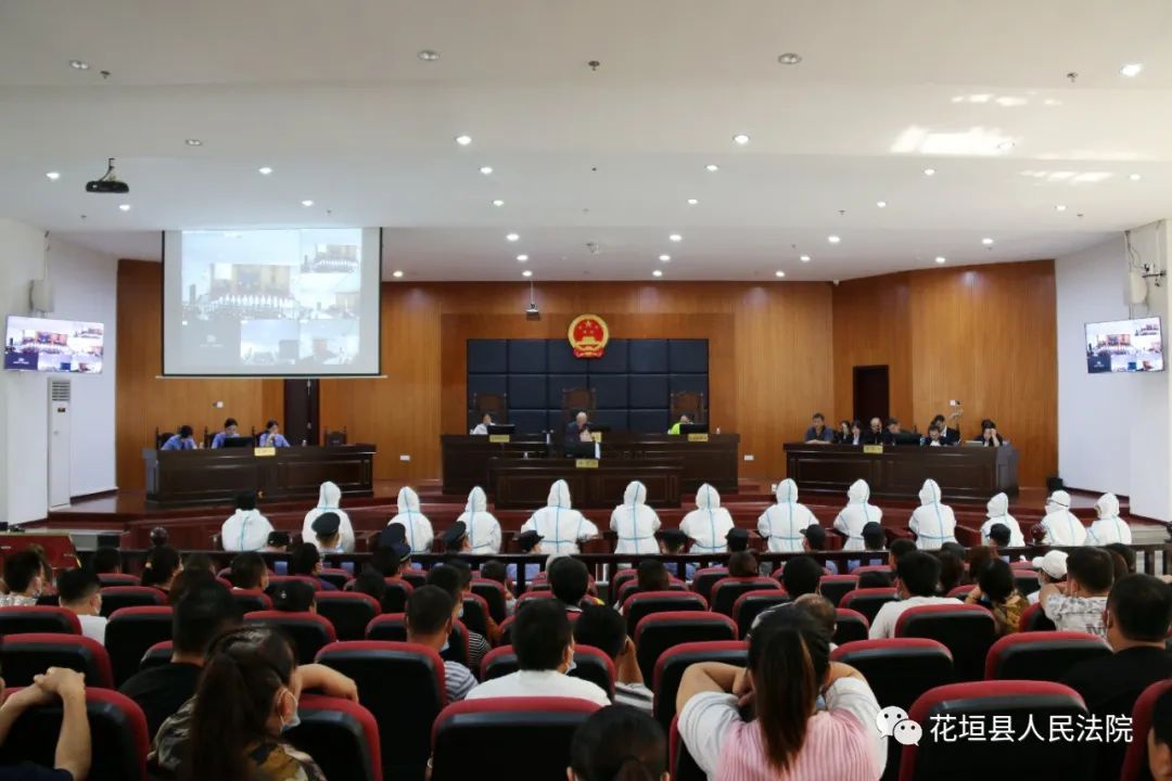 花垣法院:杨小兵,龙建文,石前英等13人开设赌场罪一案开庭审理