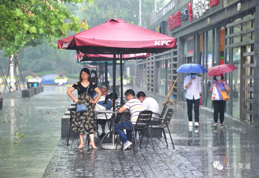 图说黄浦上午申城热浪袭人中午一场雷电雷雨