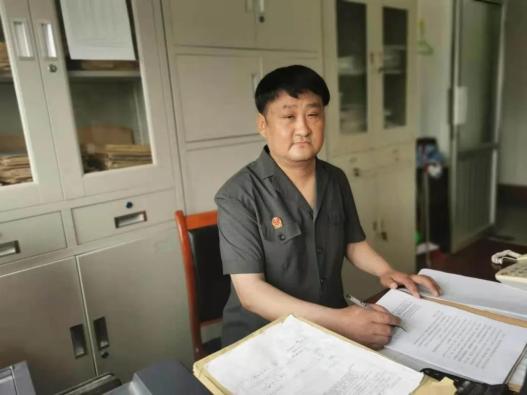 当兵保家卫国,退役服务人民崔金斗,汉族,中共党员,大学学历.