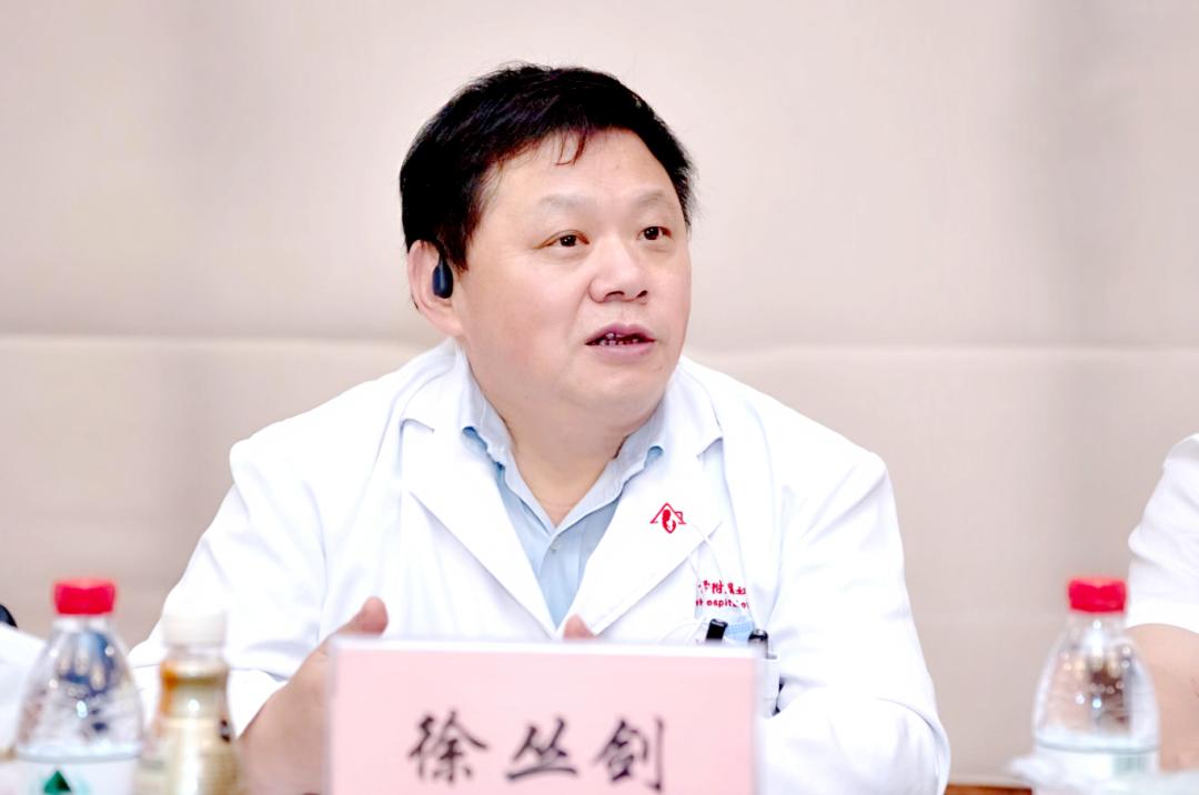 上海医学院党委书记袁正宏一行来我院高温慰问并作十四五规划调研