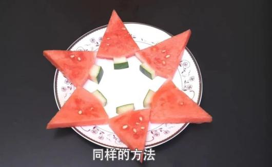 绝了夏天这样切西瓜不脏手不流汁