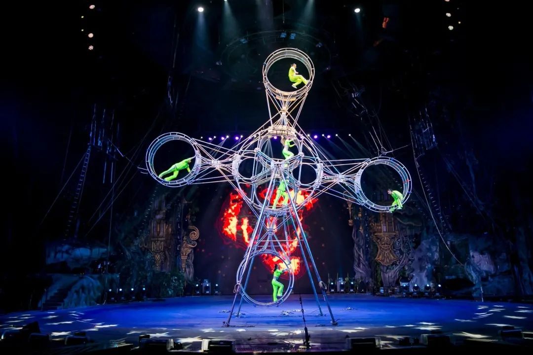 每当夜幕降临,魔法师挥动手里的魔杖,邀你来广州长隆国际大马戏,共赴