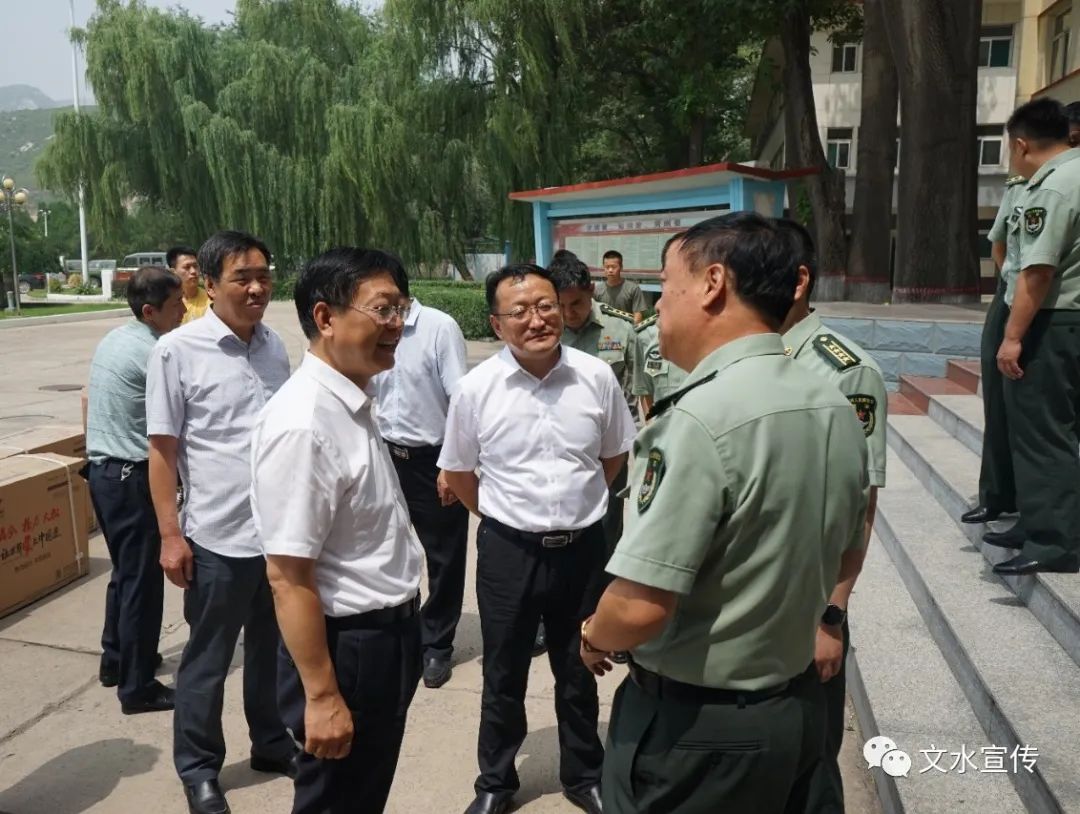 刘振国指出,驻文陆航团全体官兵长期以来支持吕梁市和文水县经济社会