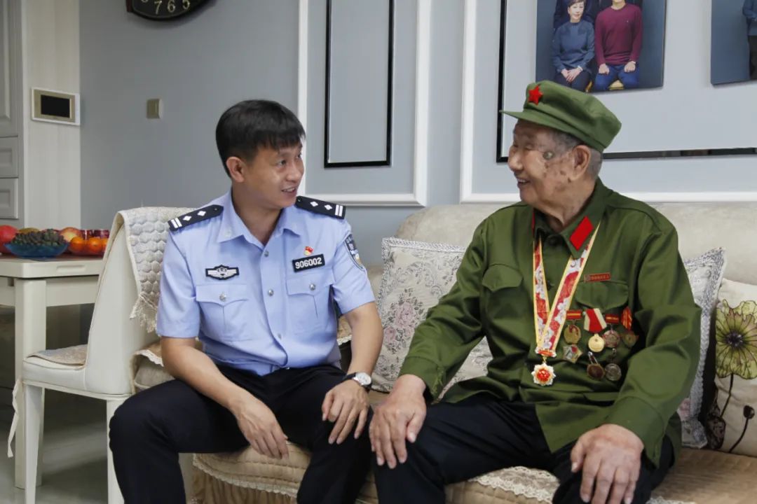 八一送温暖情系老军人汪清县公安局党委走访慰问退伍老兵老政委王玉琨