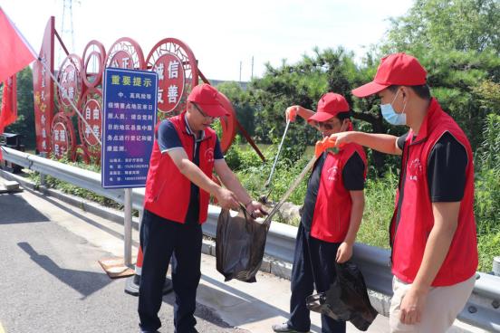 行动!碧海蓝天中的一抹红!