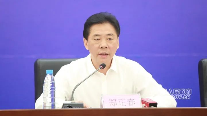 邀请到省工信厅副厅长郑正春先生,宜春市人民政府副市长徐绍荣先生,省