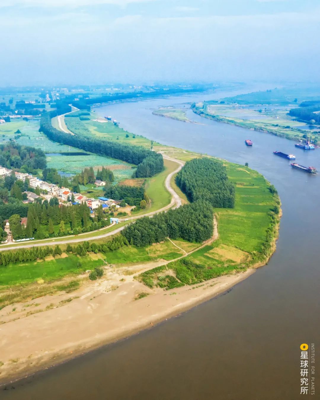 潜江东荆河大堤图片