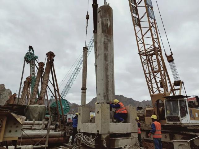青海最深防渗墙单元槽段混凝土浇筑成功