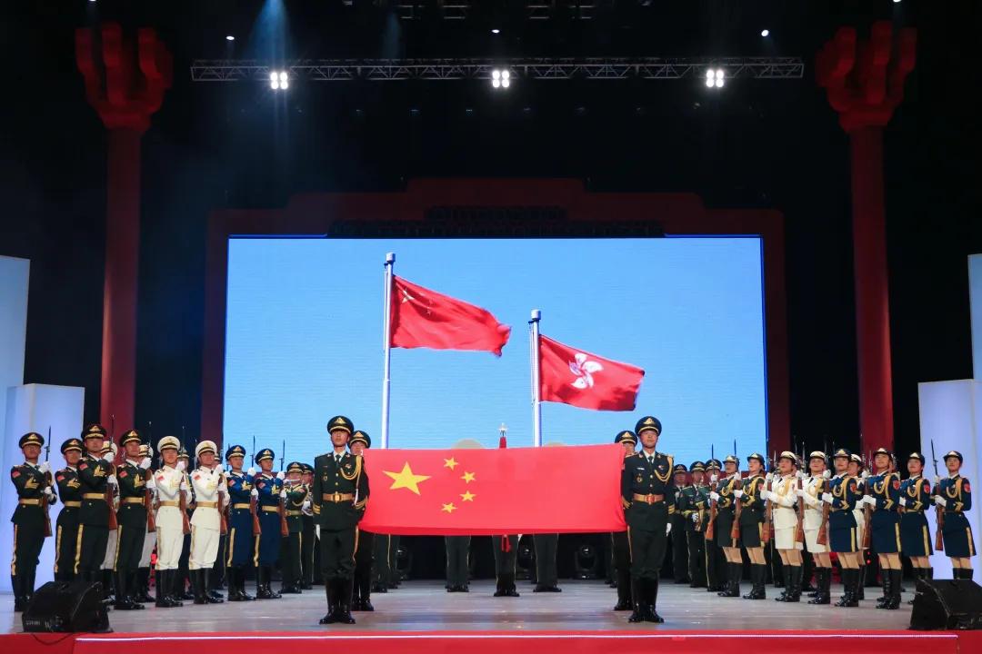 荣立集体三等功我们是驻港仪仗女兵驻香港部队三军仪仗队女子仪仗排