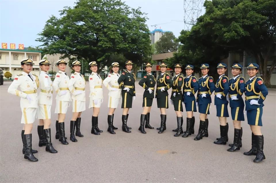 这群驻港部队仪仗女兵爱了爱了