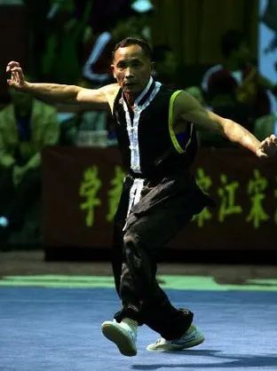         ▲邓立▲广宁在全国武术
