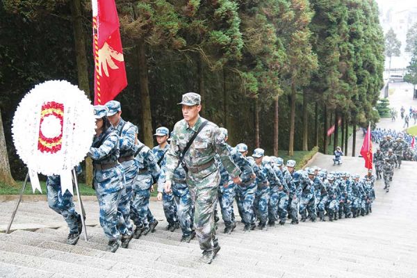 组织国防班赴井冈山进行红色研学