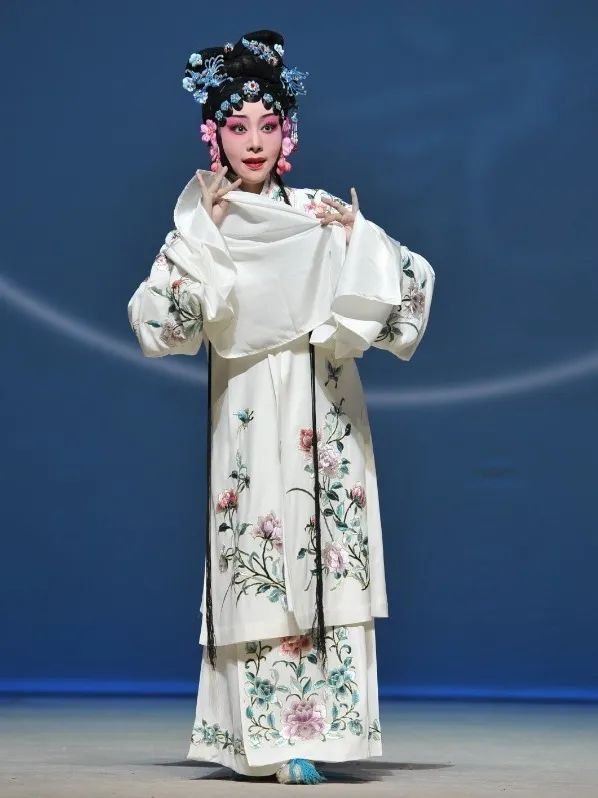 历时半年倾力打造昆剧拜月亭记成功试演