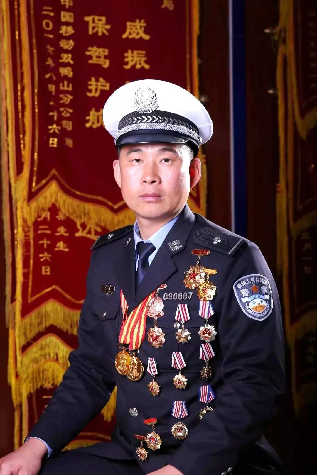 致敬八一昔日军人今日警察初心不改华丽转身