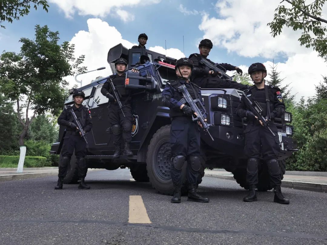 致敬八一昔日军人今日警察初心不改华丽转身