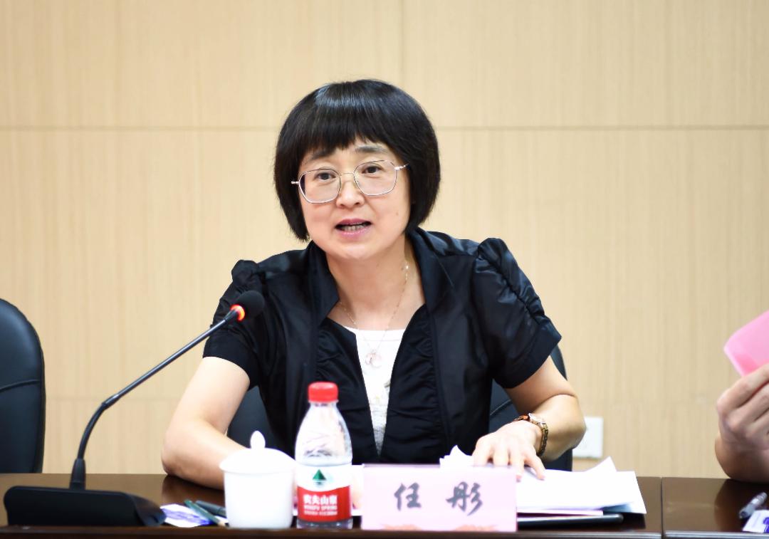 ▼市人大常委会委员,监察司法工委主任任彤作总结发言,她对罗湖法院