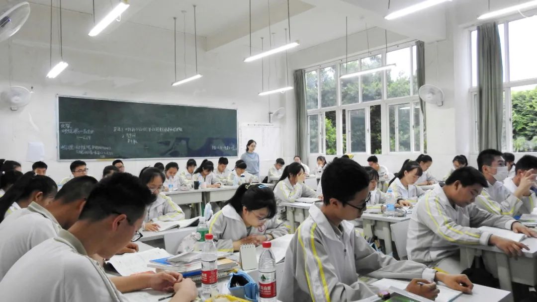 2020年红河州中考排_2020年中考第一天,看看来自红河县第二中学