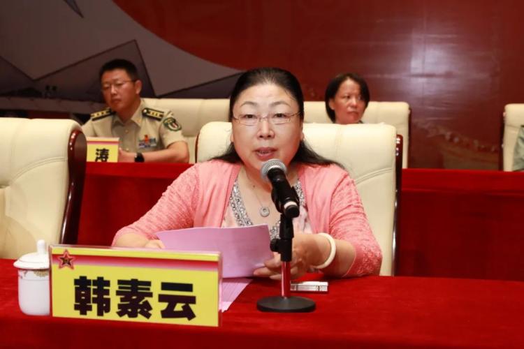 韩素云给广大军嫂赠送寄语